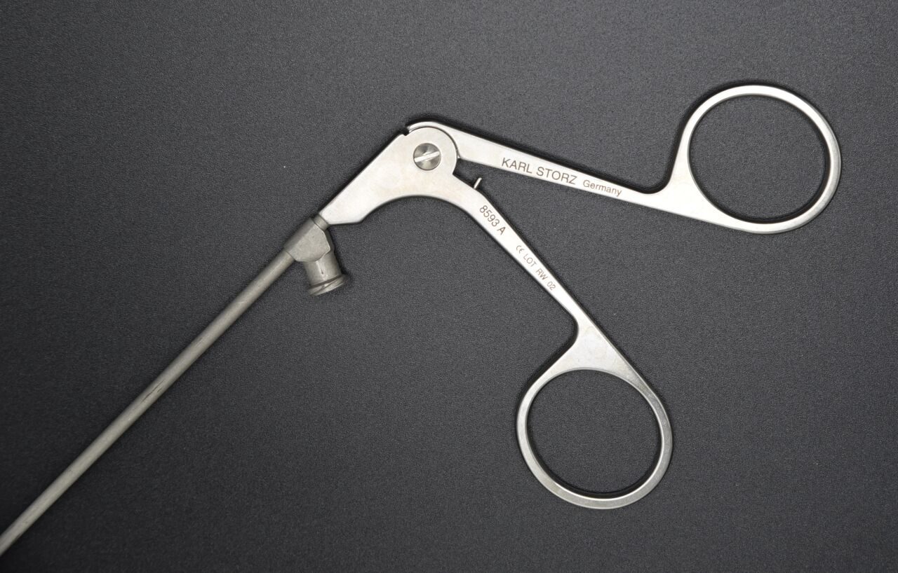 KARL STORZ 8593A Surgical 23cm Straight Kleinsasser Grasping Forceps — photo 2