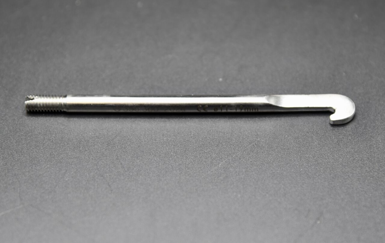 SYNTHES 355.360 EXTRACTION HOOK, THREADED, FOR 11 MM DIA AND LARGE NAILS — photo 3