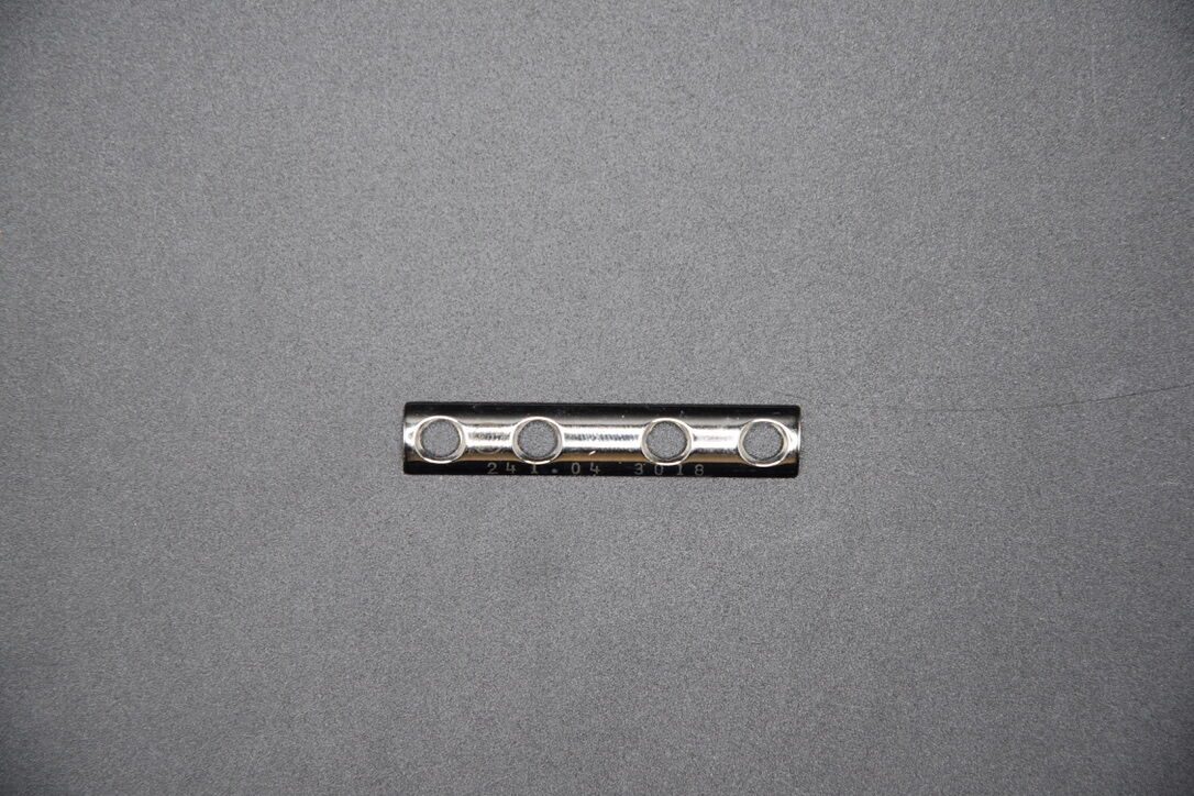 SYNTHES 241.04 STAINLESS STEEL TUBULAR PLATE, 1/3 SIZE, 49MM LENGTH, 4 HOLES