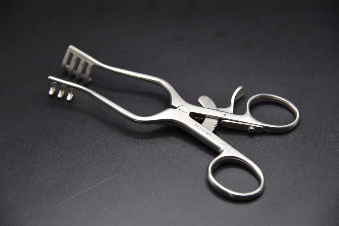 JARIT SA3110-001 V. Mueller SU3110-001 Weitlaner Retractor, Blunt, Overall Length 5.5", 3x4 Prongs — photo 1