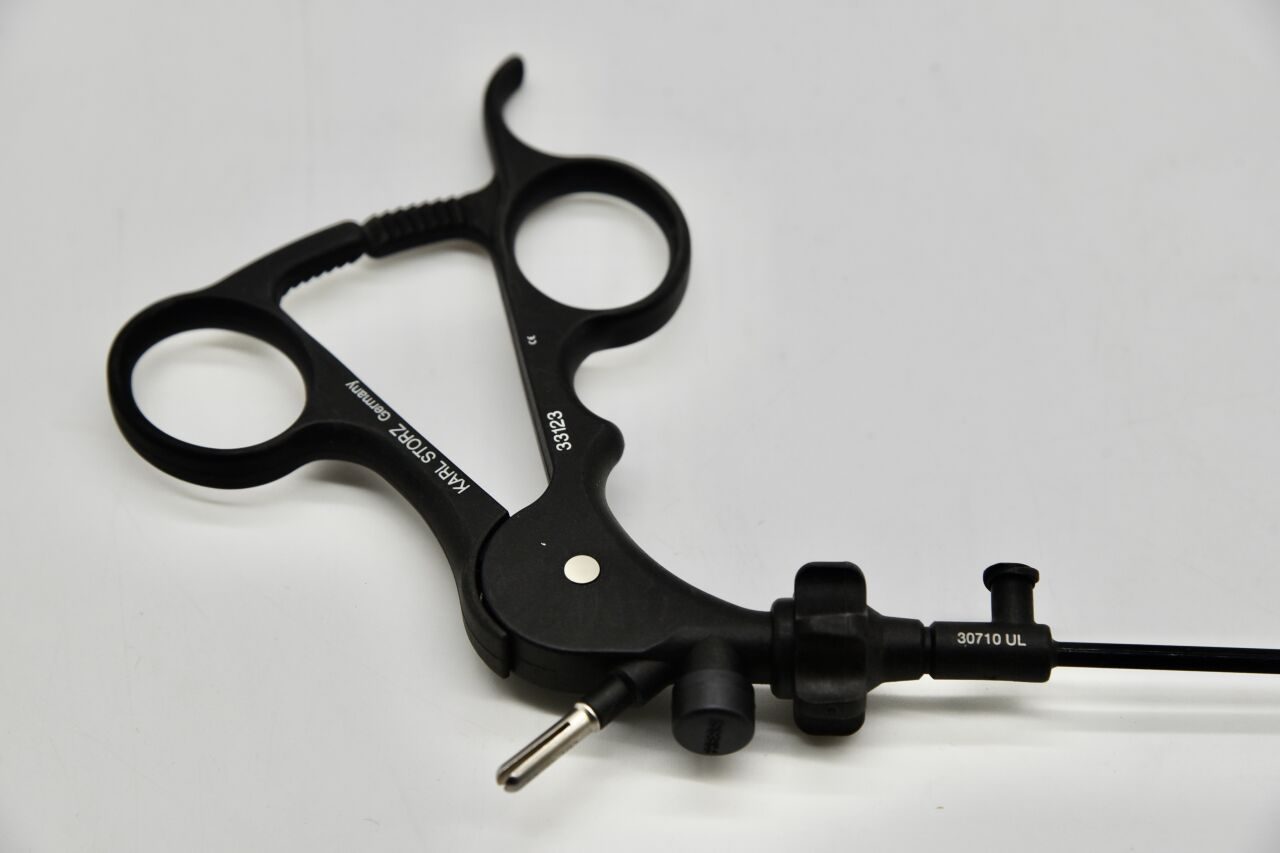 KARL STORZ 33123 Storz Clickline Plastic Handle w/ Hemostat Ratchet and 31310UL Forceps Insert — photo 6