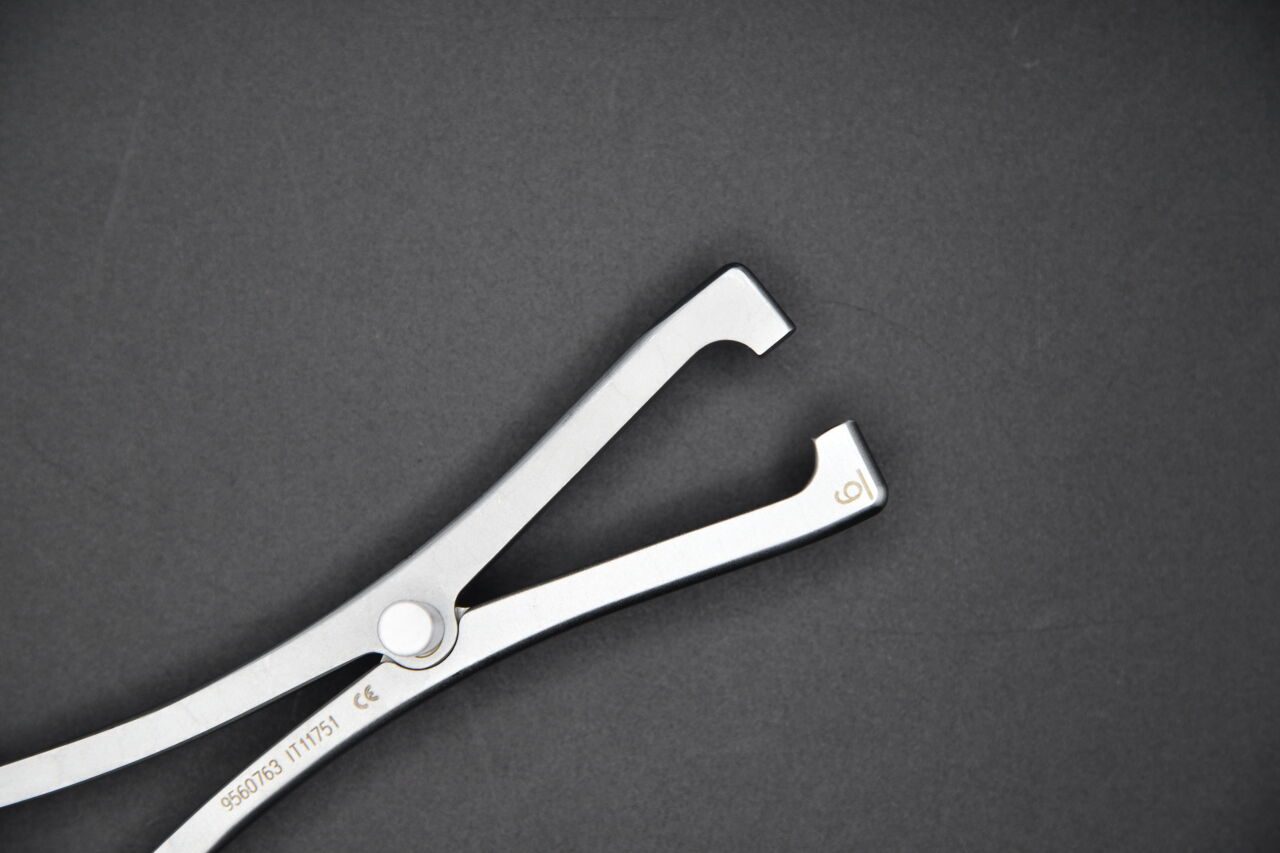 MEDTRONIC 9560763 METRx 60mm Opener / Closer Instrument — photo 3