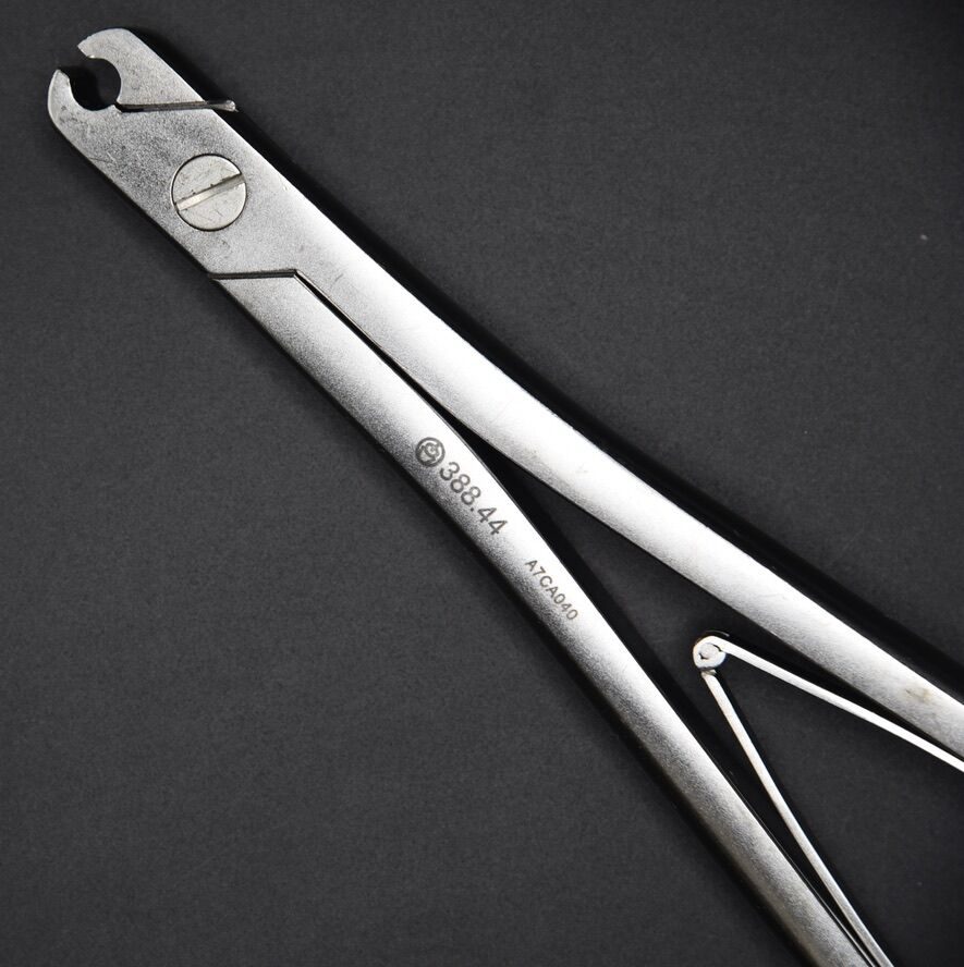 SYNTHES 388.44 Spine USS 6mm Rod Holding Forceps — photo 2