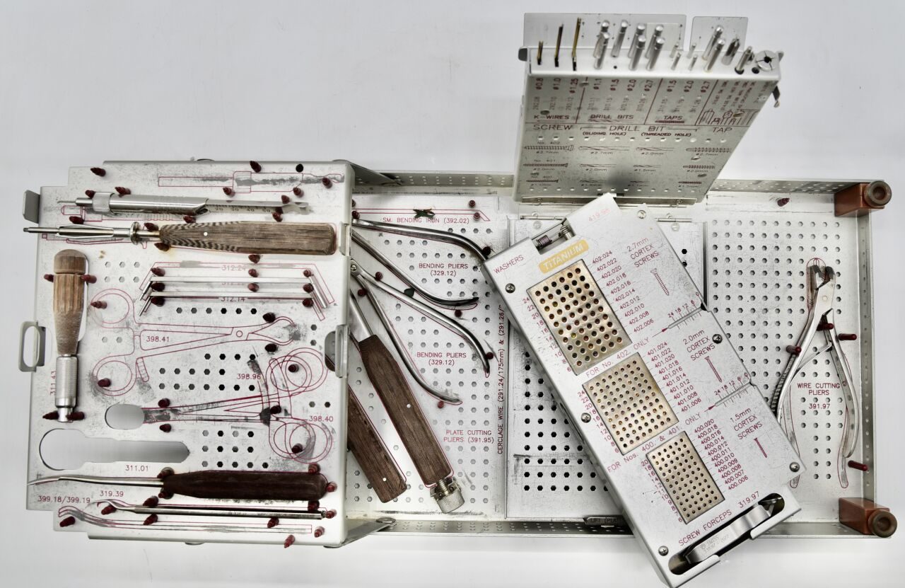 SYNTHES NA 125.48 Mini Fragment Instrument and Titanium Implant Set