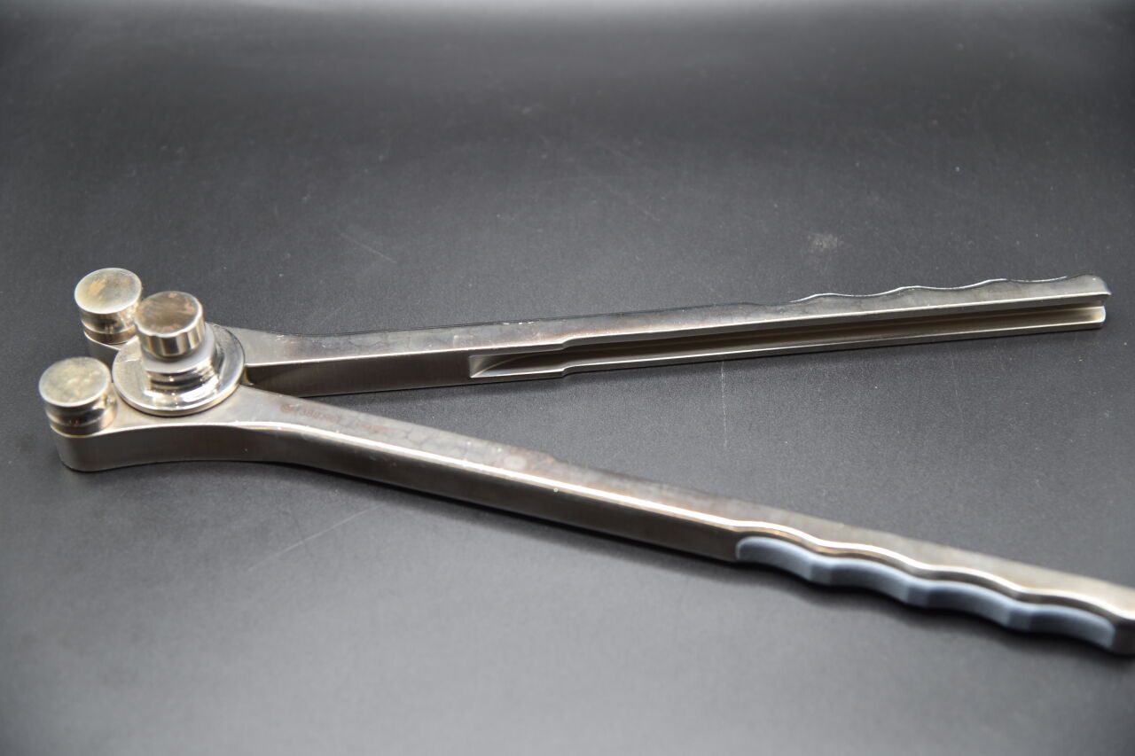 SYNTHES 388.961 SURGICAL ROD BENDER — photo 1