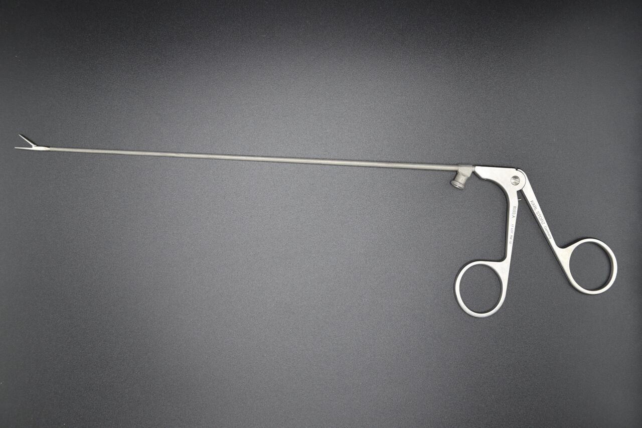 KARL STORZ 8593A Surgical 23cm Straight Kleinsasser Grasping Forceps — photo 1