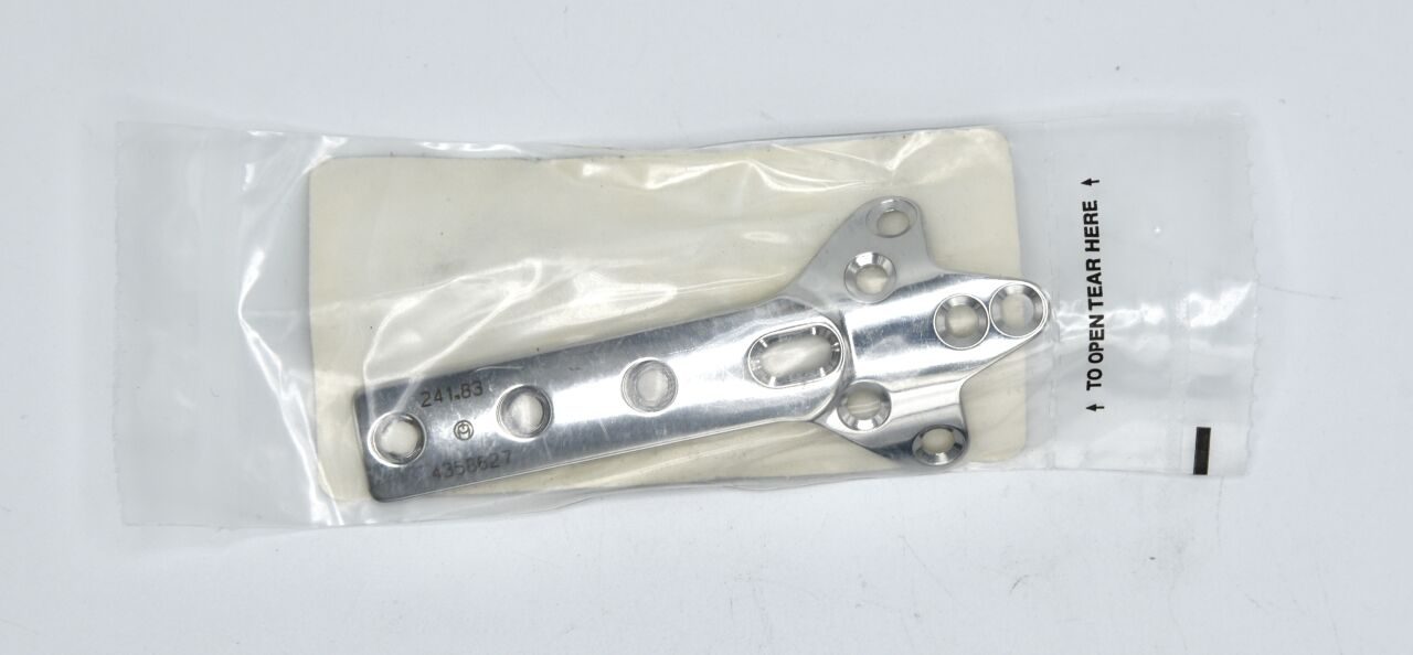 SYNTHES 241.83 3.5mm Thin Blade Cloverleaf Plate 88 L x 15mm W 3 Shaft Holes — photo 2