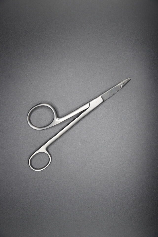 AESCULAP BM299R GILLIES NEEDLE HOLDER, SCISSORS SERRATED 160MM — photo 1