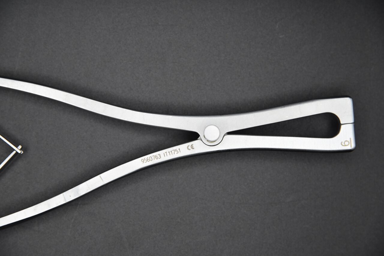 MEDTRONIC 9560763 METRx 60mm Opener / Closer Instrument — photo 2
