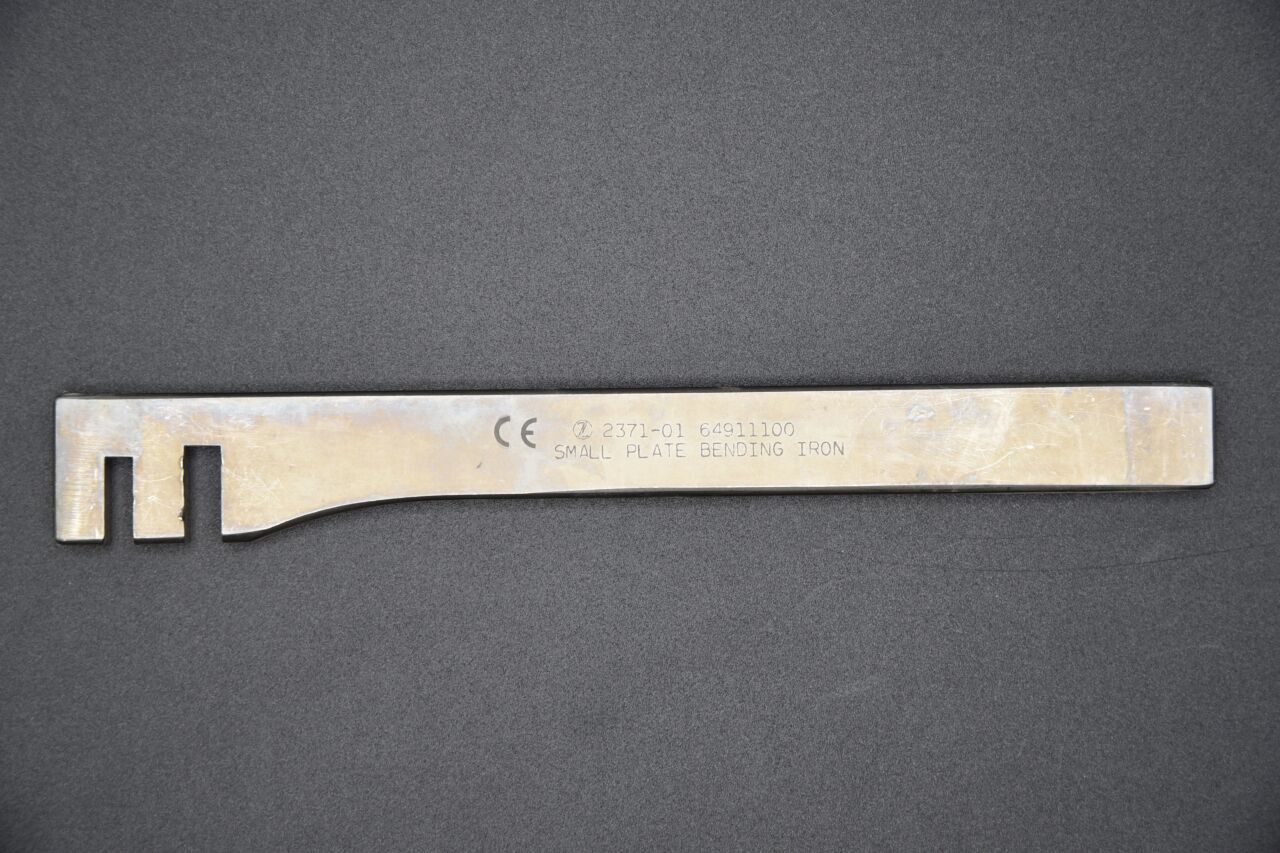 ZIMMER 2371-01 ORTHOPEDIC SMALL PLATE BENDING — photo 1