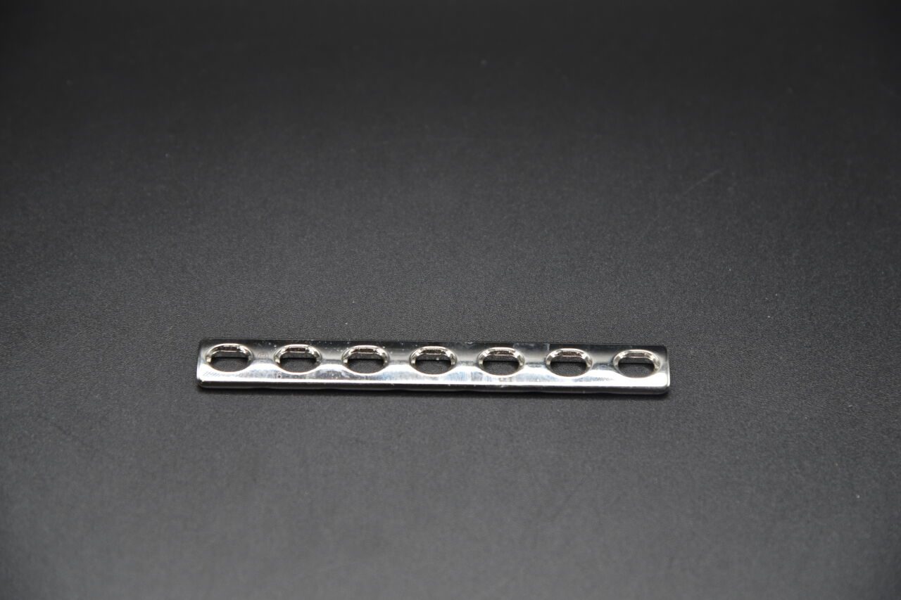 SYNTHES 223.57 DEPUY  LC-DCP Plate, 3.5 mm Size, Stainless Steel, 90 L x 11 mm W, 7 Holes — photo 2