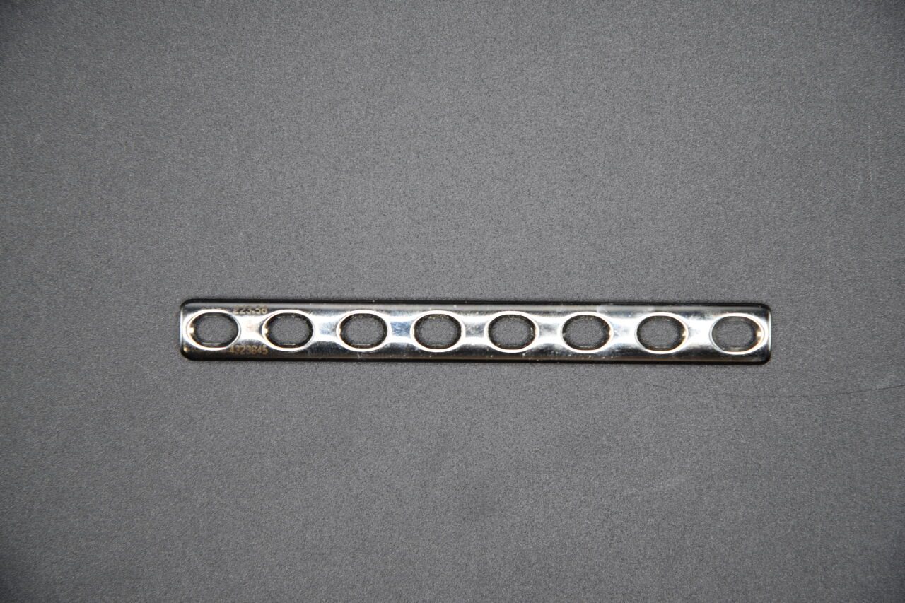SYNTHES 223.58 3.5MM LC-DCP PLATE 8 HOLES/103MM, REFERENCE.