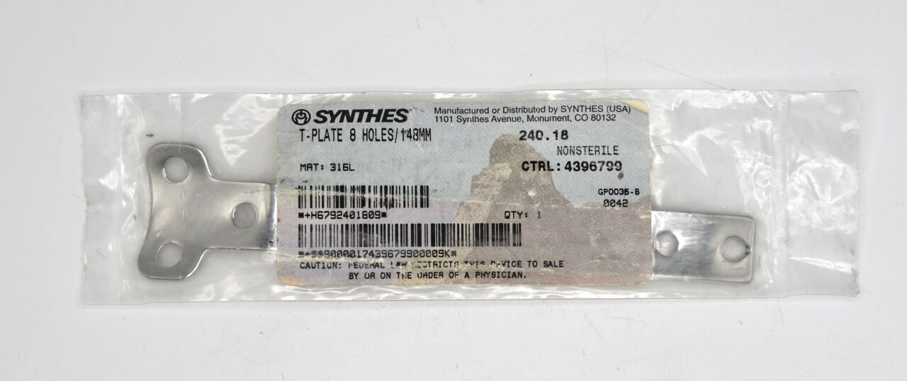 SYNTHES 240.18 T-PLATE 8 HOLES/148MM, NEW — photo 1