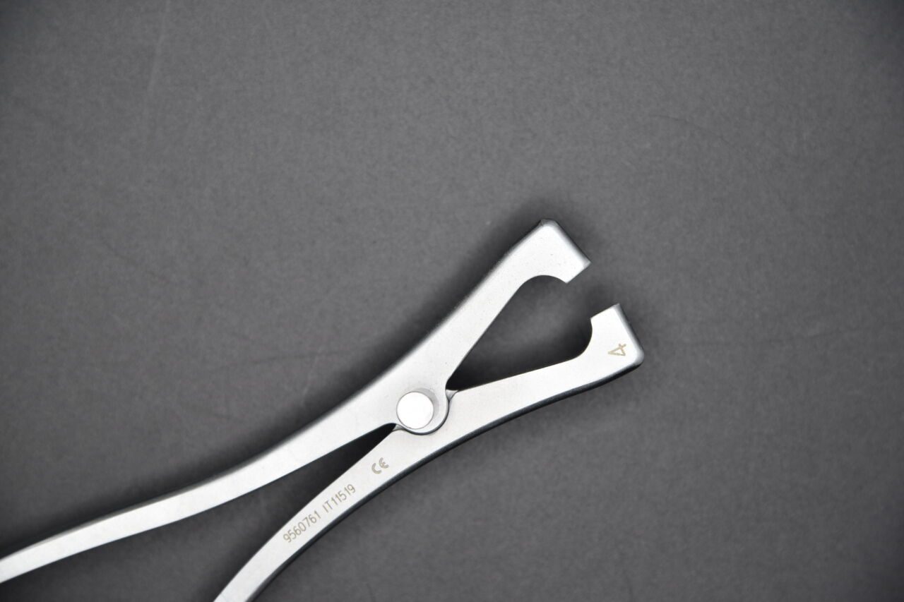 MEDTRONIC 9560761 METRx 40mm Opener / Closer Instrument — photo 3
