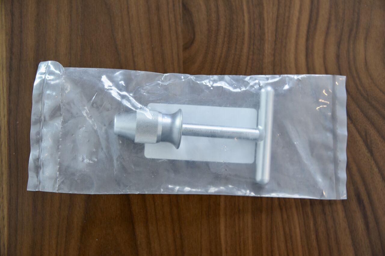 DEPUY SYNTHES 393.105 SMALL UNIVERSAL CHUCK WITH T-HANDLE — photo 2