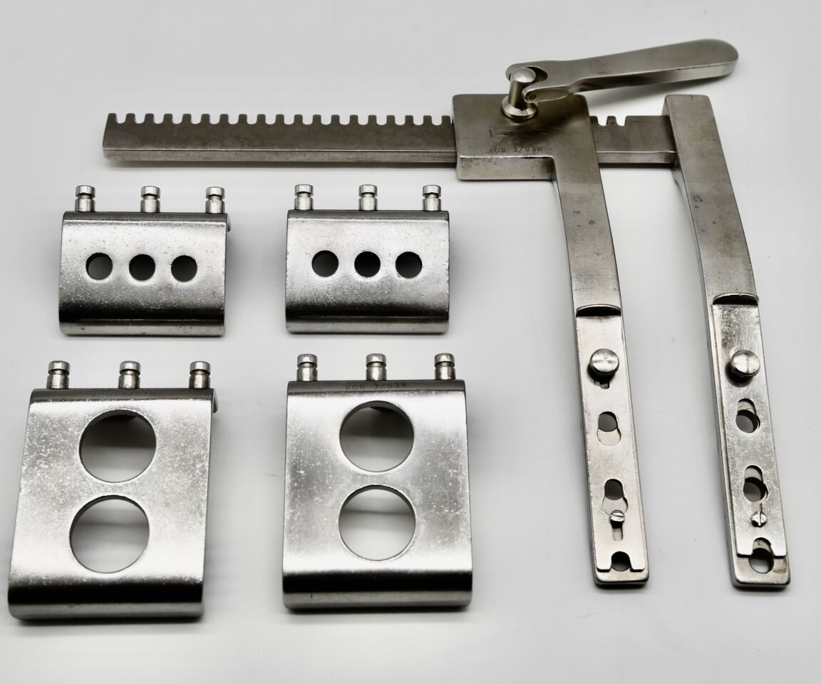 V. MUELLER CH1240-1 Burford Spreader with Blades — photo 3