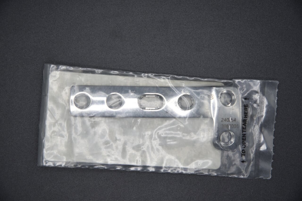 SYNTHES 240.54 L-Buttress Plate/4 Holes/85mm Angled Right For Left Tibia