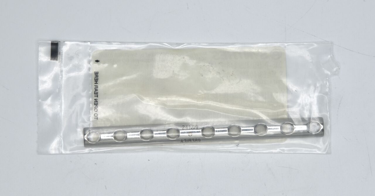 SYNTHES 241.09 ONE-THIRD TUBULAR PLATE 9 HOLES/109MM — photo 2