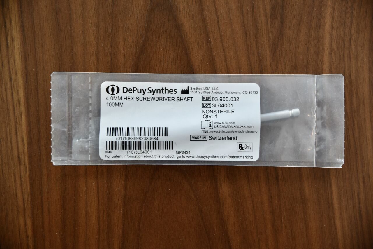 DEPUY SYNTHES 03.900.032 4.0MM HEX SCREWDRIVER SHAFT 100MM, REFERENCE — photo 1