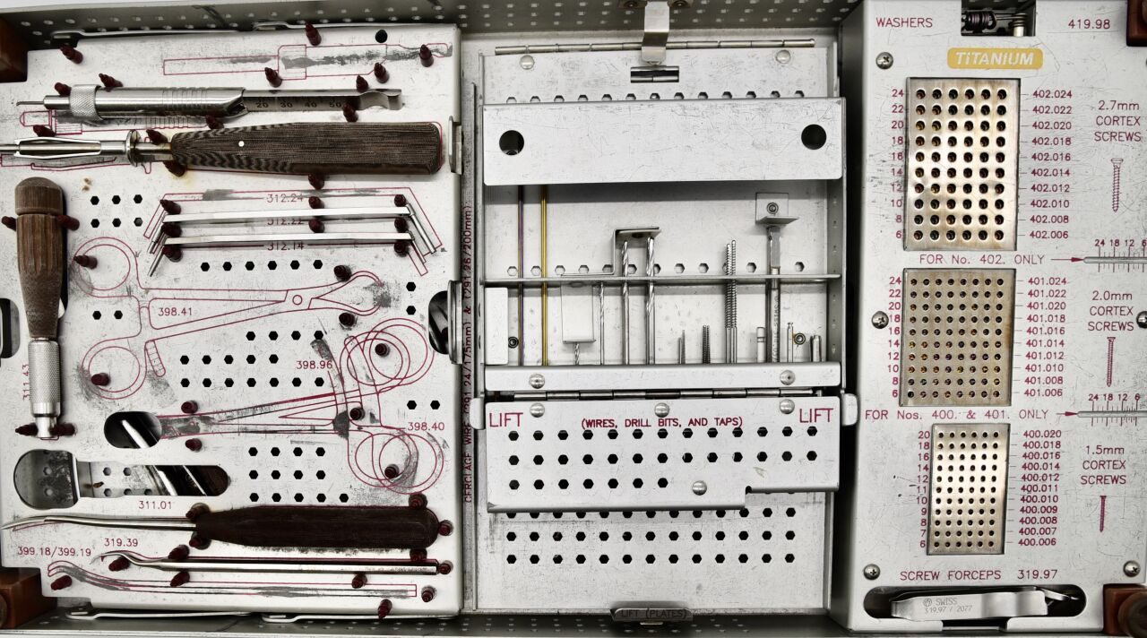 SYNTHES NA 125.48 Mini Fragment Instrument and Titanium Implant Set — photo 3