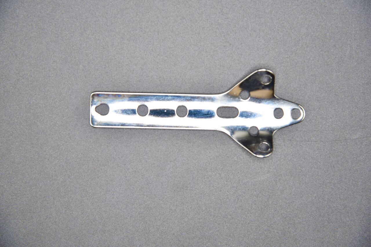 SYNTHES 240.23 CLOVERLEAF PLATE/3 HOLE/88MM — photo 2