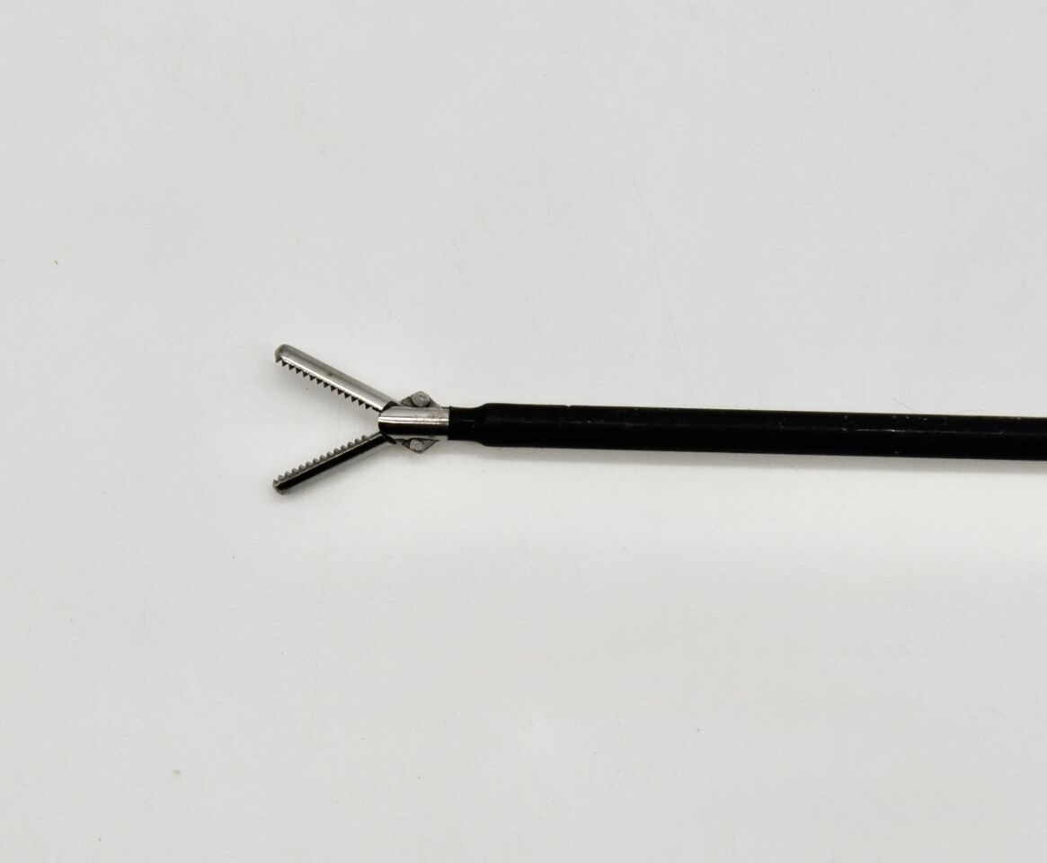 KARL STORZ 33125 Clickline Metal Handle w/ Hemostat Ratchet and 31310UL Forceps Insert — photo 3