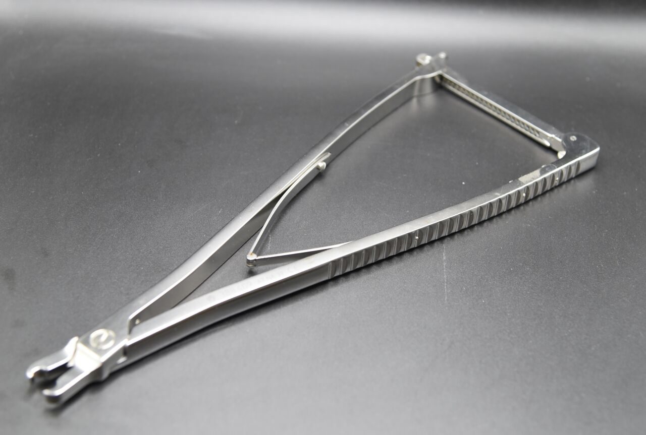 SYNTHES 388.409 6mm Rod Holding Forceps w/ Narrow Jaws, ClickX, Reference — photo 3