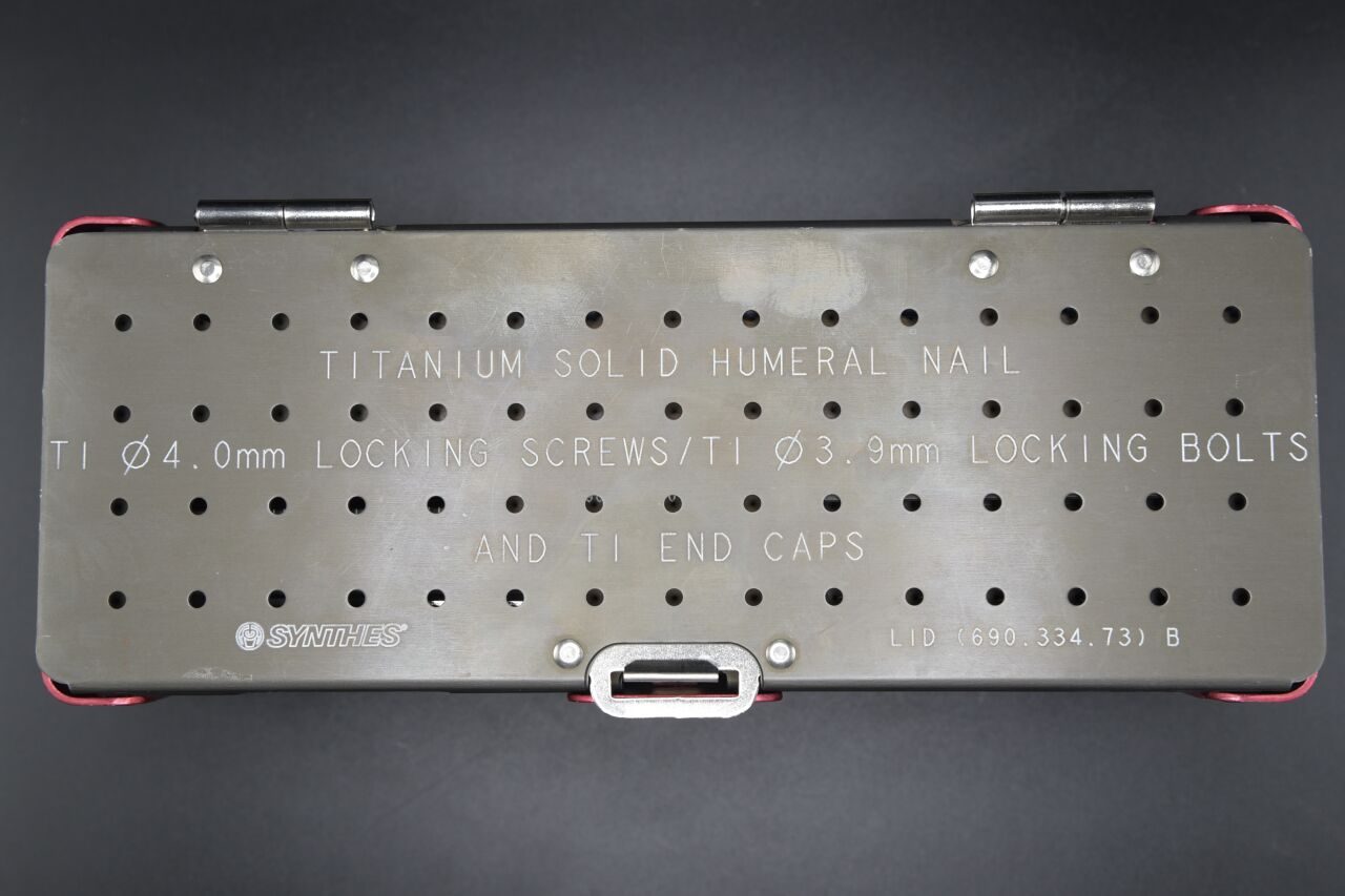 SYNTHES 319.97, 452.950, 462.955, 462.960, 462.965, 458.818 - 458.860, 458.18 - 458.60 TITANIUM SOLID HUMERAL NAIL TI 4.0MM LOCKING SCREWS / TI 3.9MM LOCKING BOLTS AND TI END CAPS