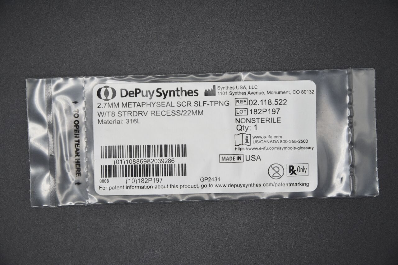 SYNTHES 02.118.522 Depuy 02.118.558 Stainless Steel Self-Tapping Metaphyseal Screw with T8 StarDrive Recess, 2.7 dia. x 58 mm Length — photo 1