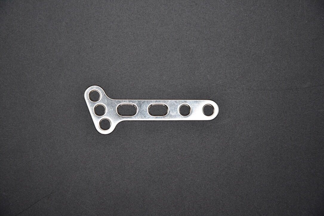 SYNTHES 241.24 OBLIQUE ANGLED T-PLATE 3.5mm