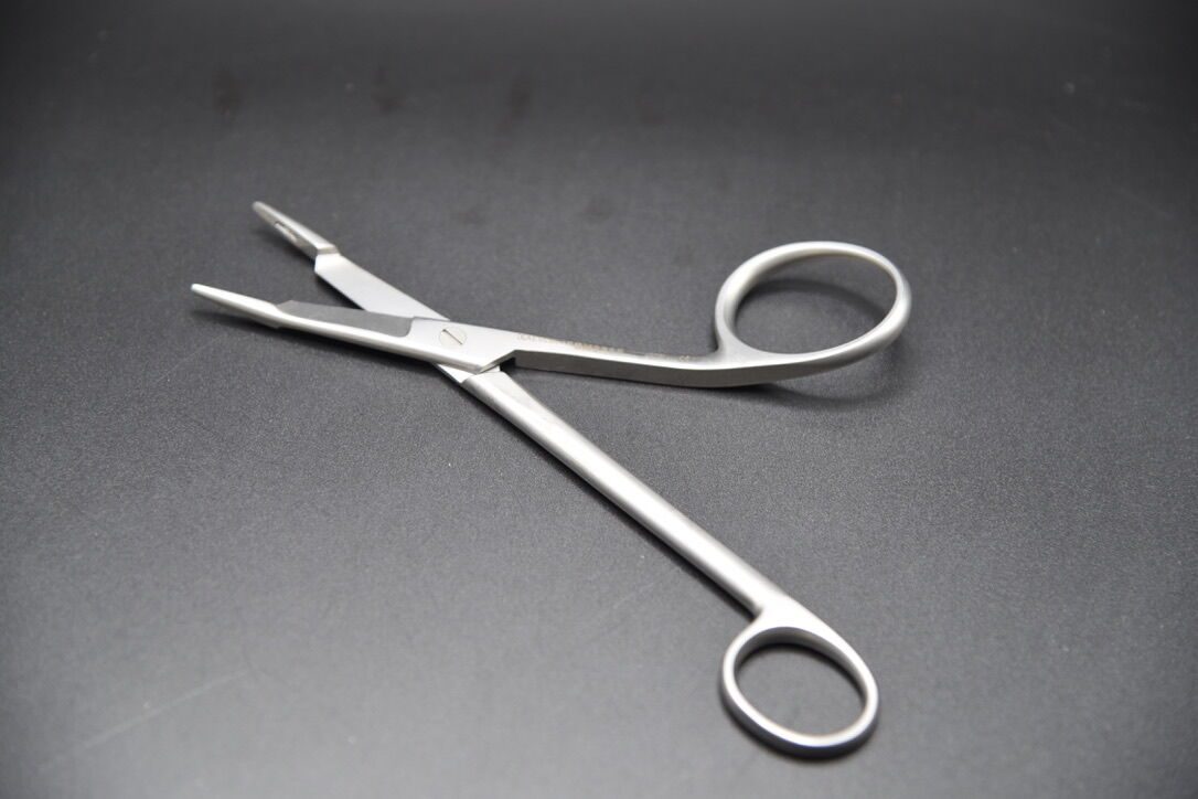 AESCULAP BM299R GILLIES NEEDLE HOLDER, SCISSORS SERRATED 160MM — photo 2