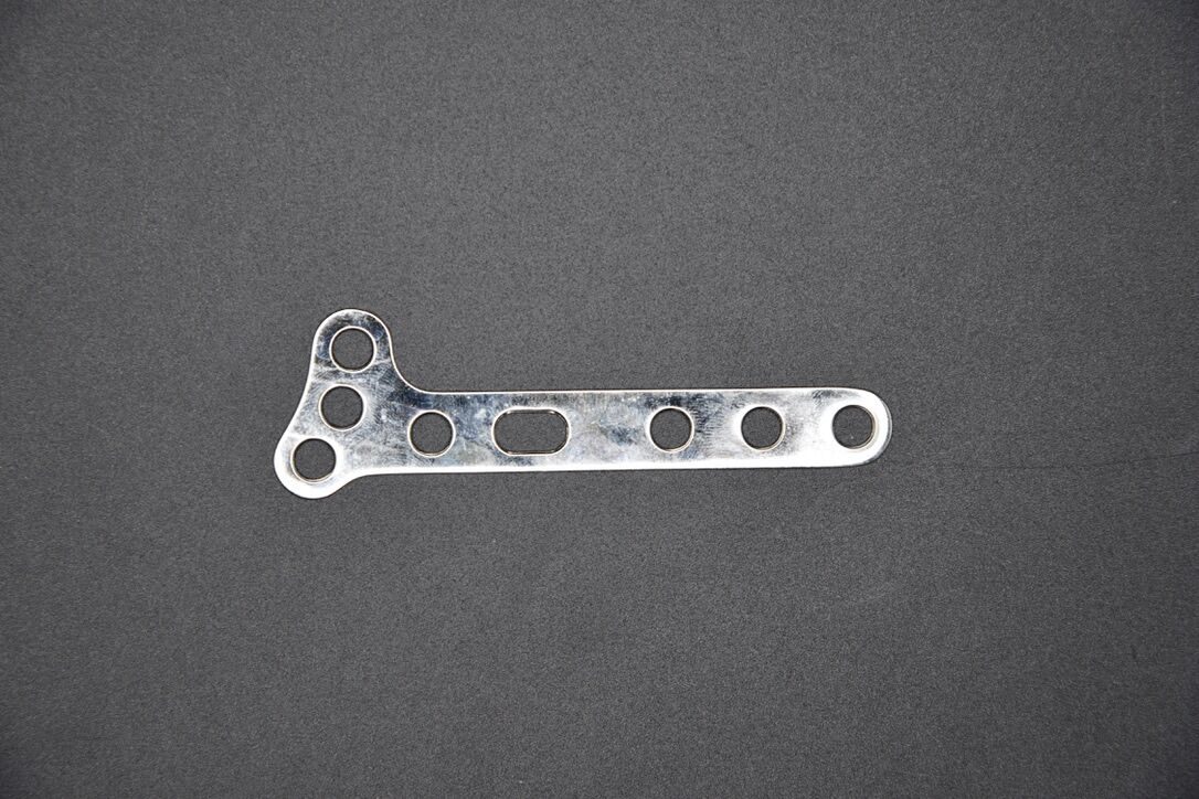 SYNTHES 241.25 SMALL OBLIQUE-PLATE 67MM LENGTH