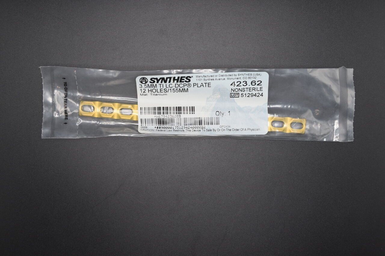 SYNTHES 423.62 Depuy 3.5mm TI LC-DCP Plate 12 Holes/155mm — photo 1