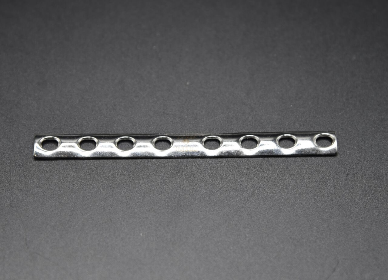 SYNTHES 241.38 One-Third Tubular Plate w/ Collar 8 Holes/97mm — photo 2