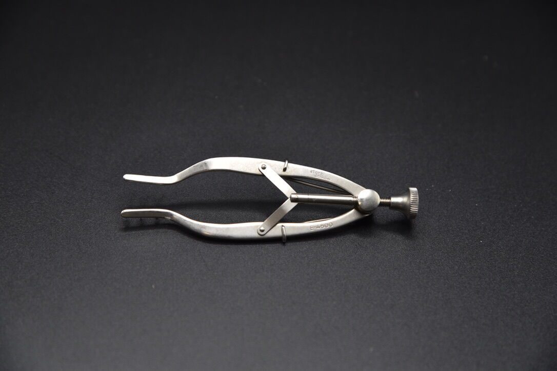 STORZ E4500 Stevenson Lacrimal Sac Retractor — photo 1