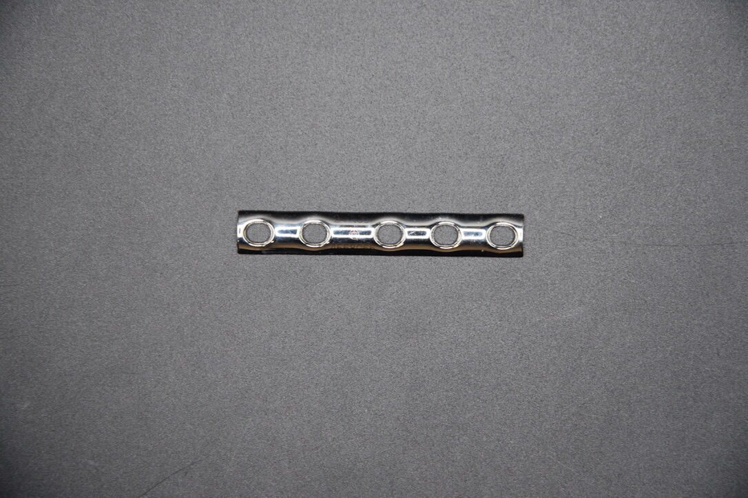 SYNTHES 241.35 ONE-THIRD TUBULAR PLATE WITH COLLAR 5 HOLES — photo 1