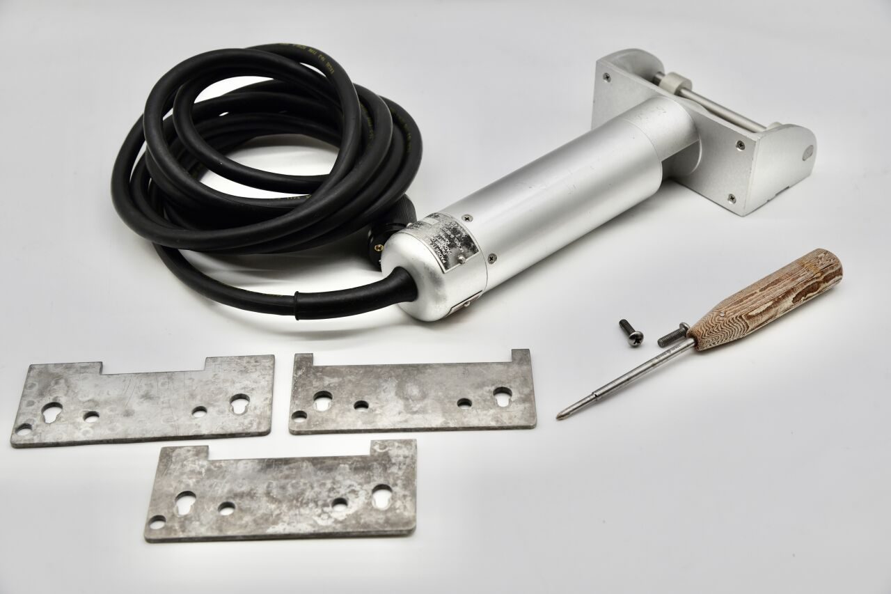 INTEGRA MODELB Padgett Electro Dermatome Model B and Dermatome Blades — photo 1