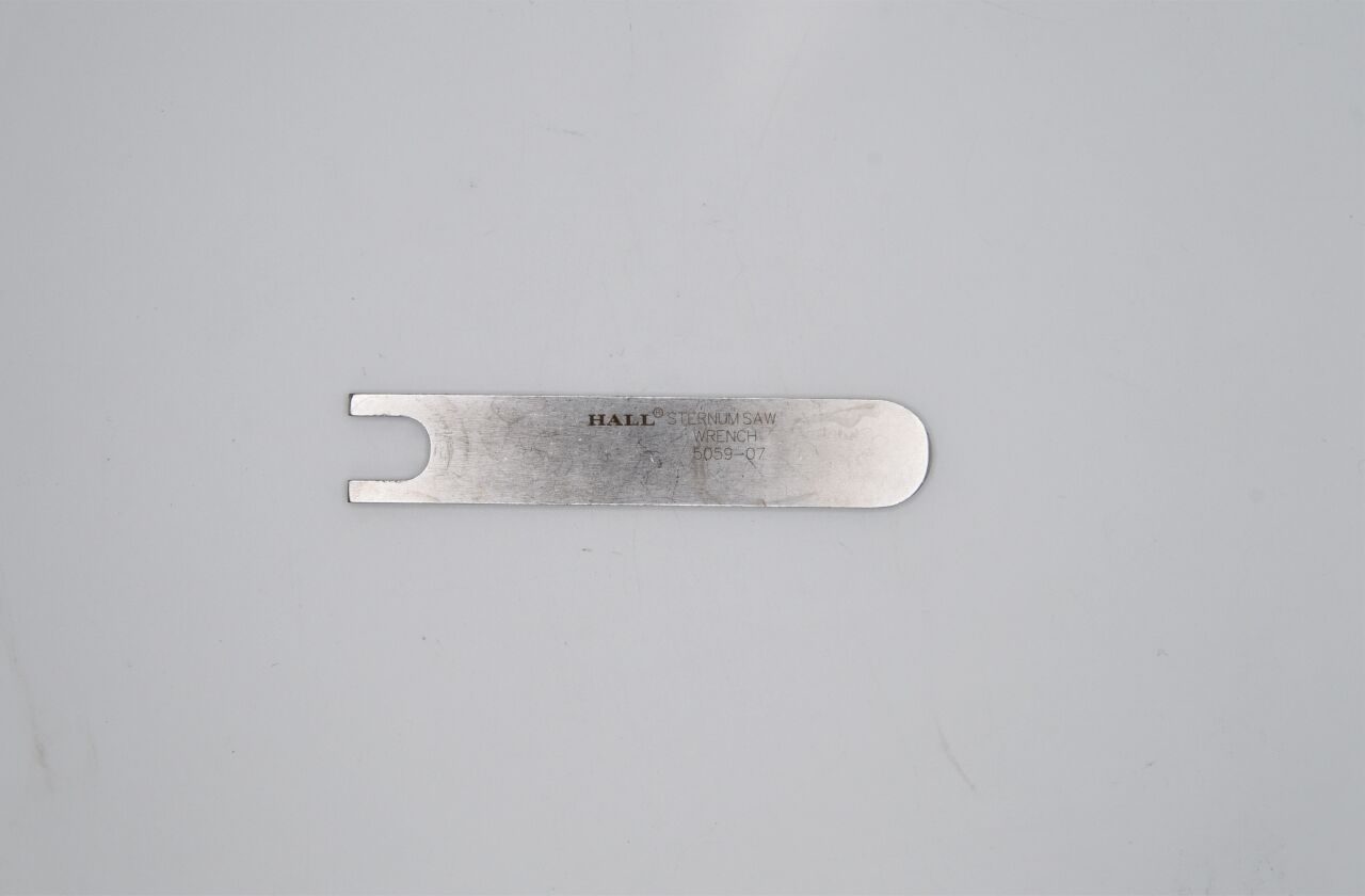 ZIMMER HALL 5059-05, 5059-06, 5059-07, 5052-10 5059-05 Sternum Saw, Guard 5059-06 Wrench 5059-07 Hose 5052-10 Case — photo 5