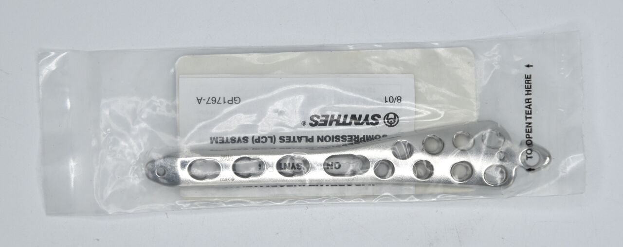 SYNTHES 239.900 NEW Depuy LCP Medial Distal Tibial Plate, 3.5 mm Size, Stainless Steel, 116 mm-Right — photo 2
