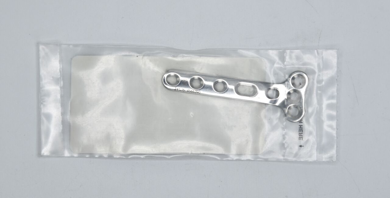 SYNTHES 241.15 3.5MM T-PLATE 3 HOLES HEAD/ 5HOLES SHAFT-RIGHT ANGLE — photo 2